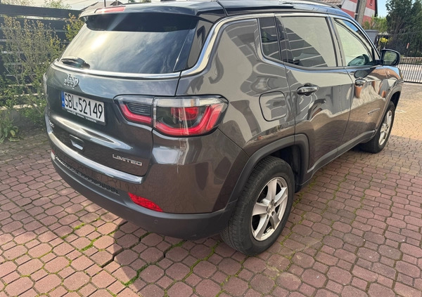 Jeep Compass cena 88000 przebieg: 82000, rok produkcji 2017 z Tychy małe 46
